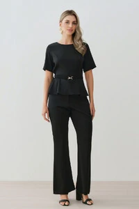 Conjunto de Blusa Crop Peplum Recorte Cinto Gold e Calça Flare Recorte