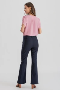 Blusa manga aberta botão forrado