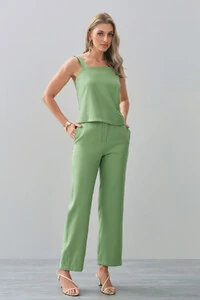 Conjunto de Alfaiataria Blusa de Alça Crop Assimétrica Lateral Franzida e Calça Reta Botão Forrado