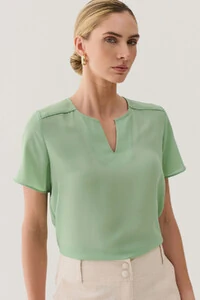 Blusa Decote Cavado Ombro Nervura