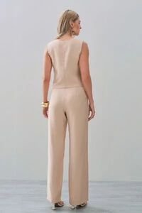 Conjunto de Blusa Regata Crop Ombro Cut Out Recorte e Calça Reta Botão Forrado