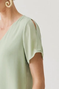 Blusa Dupla Manga Transpassada Abertura Decote V