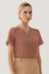 Blusa Decote Cavado Ombro Nervura