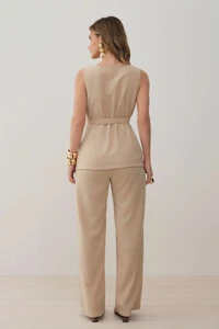 Conjunto de Colete Transpassado Cinto Gold e Calça Pantalona Slim