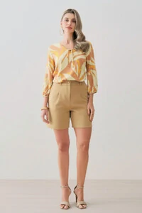 Shorts de Alfaiataria Prega Botão Forrado