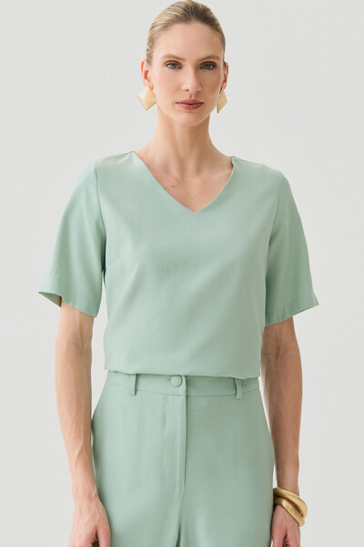 FotoConjunto de Alfaiataria de Blusa Decote V e Calça Wide Leg