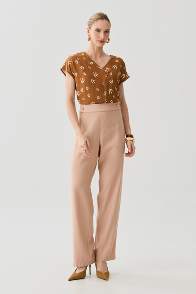 FotoBlusa Pássaro Manga Morcego Decote V Botão Forrado