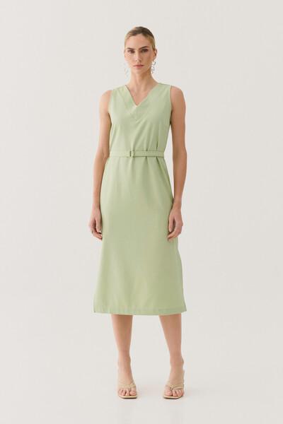 Foto Vestido Midi Regata de Alfaiataria Decote V Recorte e Cinto Fivela