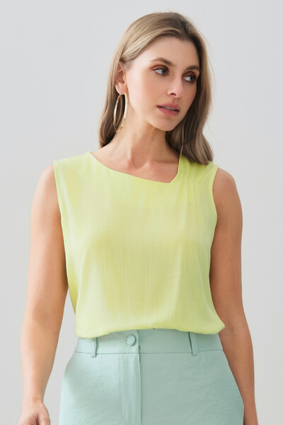 Foto Regata Assimétrica Decote V Ombro Pregas