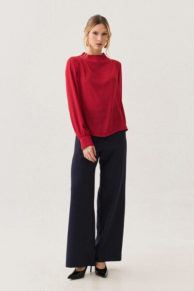 Foto Blusa Assimétrica Manga Longa Punho Double Gola Careca Baixa Ombro Direito Pregas Double