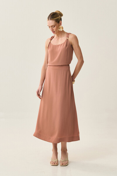 Foto Conjunto de Blusa Regata Omro Gold e Saia Midi Evasê