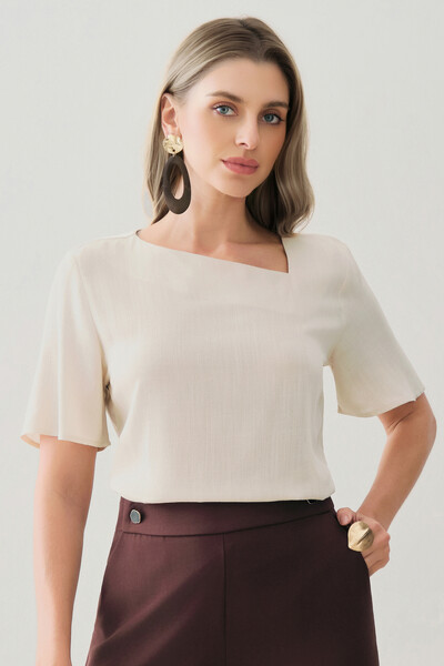 Foto Blusa Decote V Assimétrico Recorte