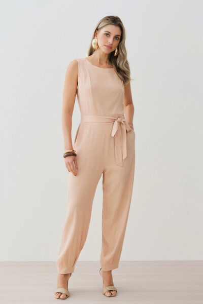 Foto Macacão Regata Recorte Cenoura Cinto