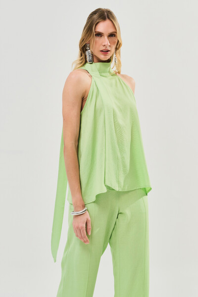 Foto Conjunto de Blusa Regata Frente Única Faixa e Pantalona Nervura