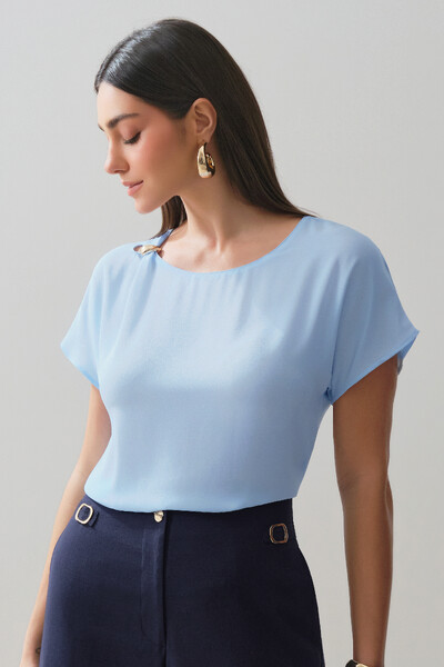 Foto Blusa Manga Morcego Decote Cut Out Gold
