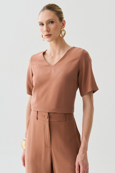 FotoConjunto de Alfaiataria de Blusa Decote V e Calça Wide Leg