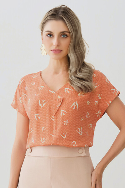 Foto Blusa Pássaro Manga Morcego Decote V Botão Forrado