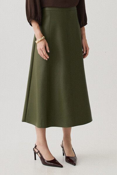 Foto Saia Midi Evasê de Couro Recortes