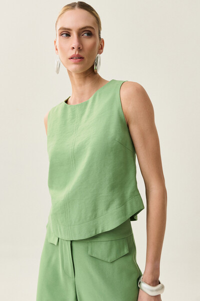 FotoConjunto de Alfaiataria de Blusa Regata Crop Recorte Calça Reta Aba Botões Forrados Double