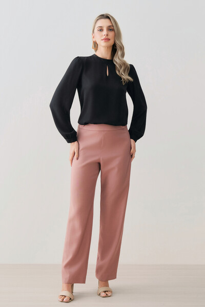 FotoBlusa Manga Longa Punho Gola Baixa Vazada Gota