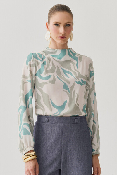 Foto Blusa Assimétrica Abstrata Manga Longa Punho Double Gola Careca Baixa Ombro Direito Pregas Double