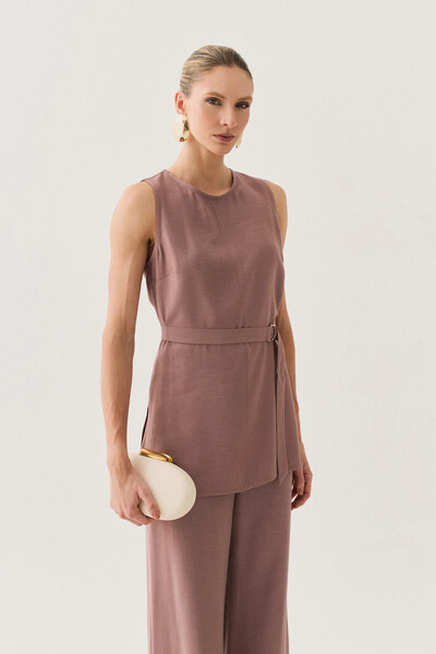 Foto Conjunto de Alfaiataria de Regata Recorte Cinto Fivela