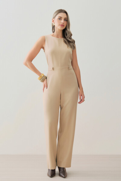 Foto Macacão Regata de Alfaitaria Cintura Martingale Gold