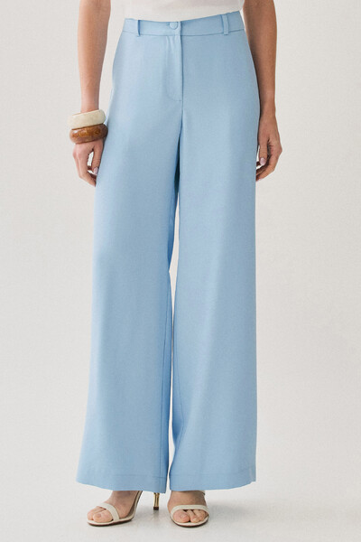 Foto Pantalona de Alfaitaria Botão Forrado