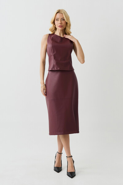 Foto Conjunto de Couro de Regata Crop Recorte e Saia Midi Recorte Fenda Lateral