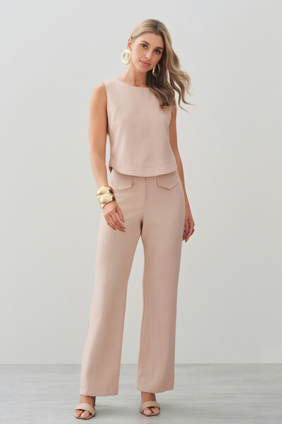 Foto Conjunto de Alfaiataria de Blusa Regata Crop Recorte Calça Reta Aba Botões Forrados Double