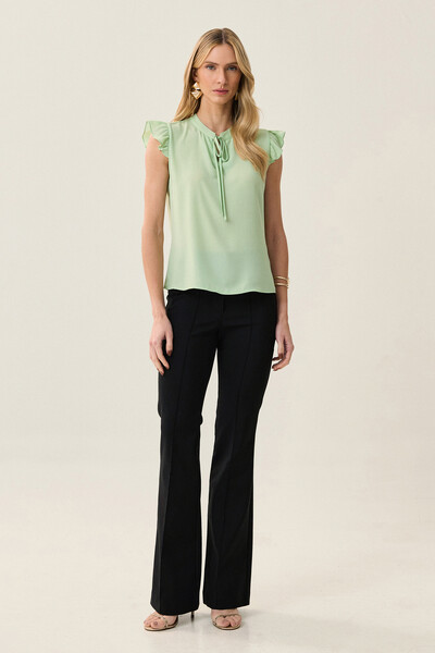 FotoRegata Gola Baixa Laço Ombro Babado