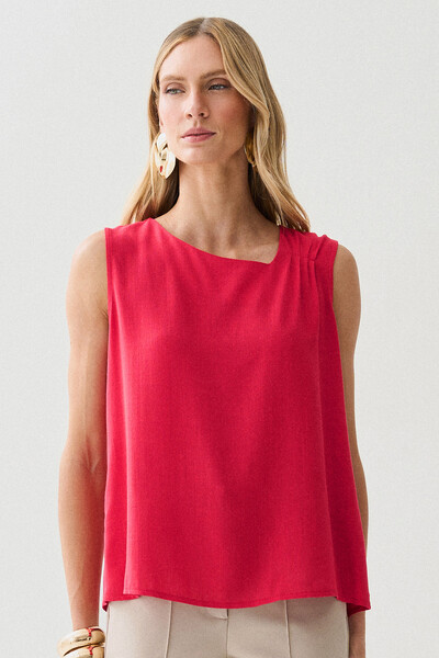 Foto Regata Assimétrica Decote V Ombro Pregas