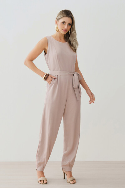 Foto Macacão Regata Recorte Cenoura Cinto