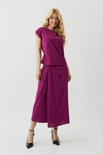 Foto Conjunto Assimétrico de Blusa Manga Morcego Pregas Drapeada Saia Midi Evasê Drapeada