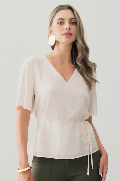 Foto Blusa de Textura Listrada Decote V Cinto Fino