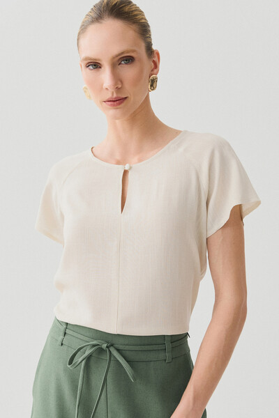 Foto Blusa Manga Raglan Decote Gota Mini Botão Forrado