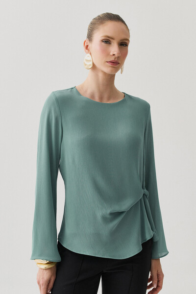 Foto Blusa Dupla Assimétrica de Chiffon Yoryu Manga Longa Evasê Lateral Drapeada