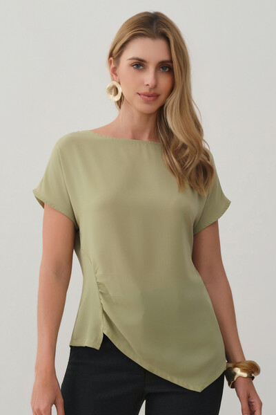 Foto Blusa Assimétrica Manga Morcego Lateral Franzidos