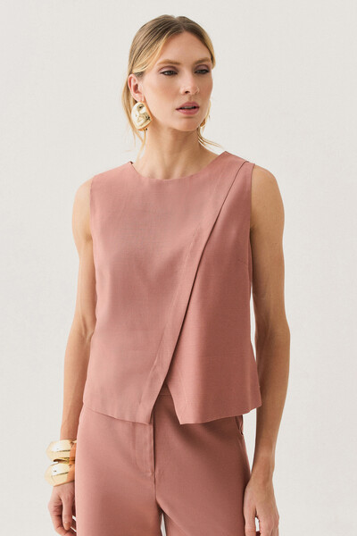 FotoConjuntode Alfaiataria de Regata Crop Transpassada e Calça Reta