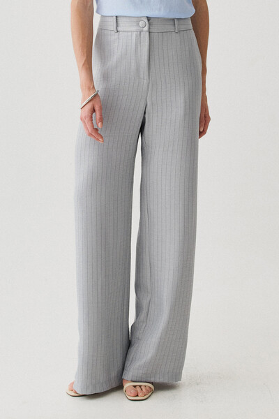 Foto Pantalona Slim Risca de Giz Botão Forrado