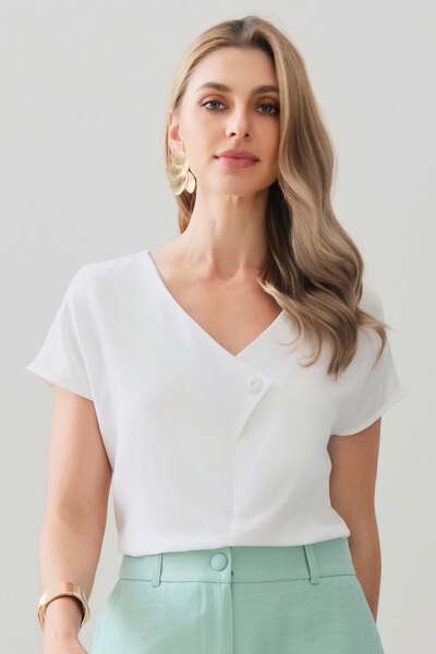 Foto Blusa Manga Morcego Decote V Transpassado Botão Forrado