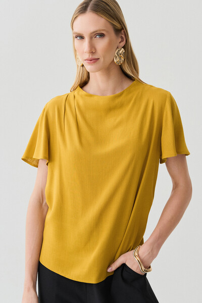 Foto Blusa Assimétrica Gola Careca Baixa Pregas Ombro Direito