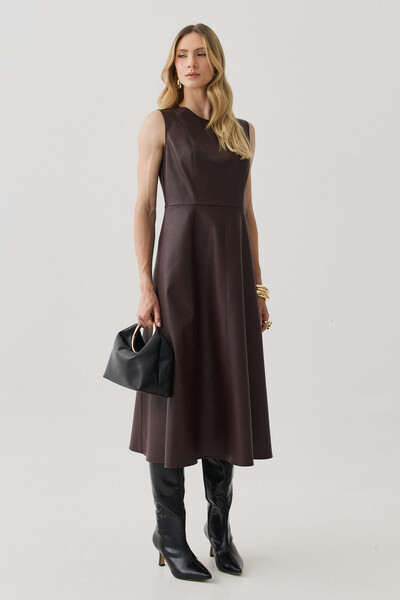 Foto Vestido Midi Evasê Regata de Couro Recortes