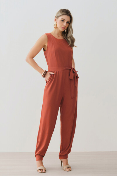 Foto Macacão Regata Recorte Cenoura Cinto