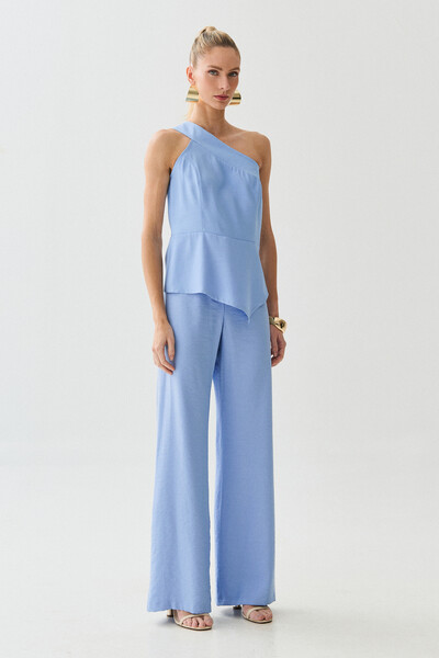 Foto Conjunto de Blusa Regata Assimétrica Um Ombro Só Recorte Cintura e Calça Wide Leg Botão Forrado