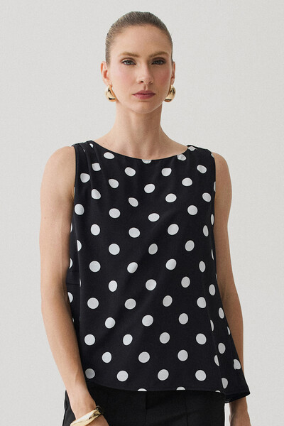 Foto Regata Assimétrica Poa Decote Canoa Cintura Direita Pregas