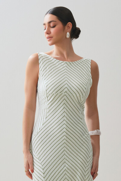 Foto Vestido Midi Regata Listrado Recortes