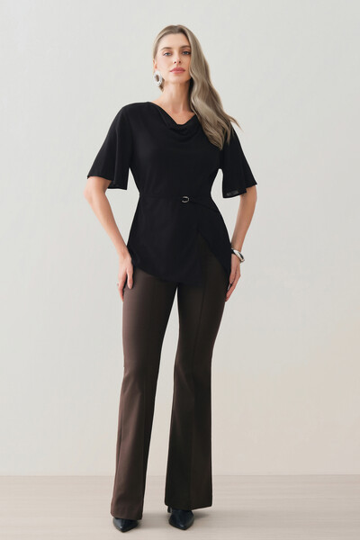 FotoBlusa Assimétrica Transpassada Manga Evasê Decote Drapeado Cinto Fino