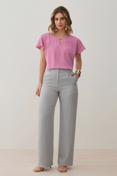 Foto Blusa Manga Morcego Evasê Decote Cut Out Pregas
