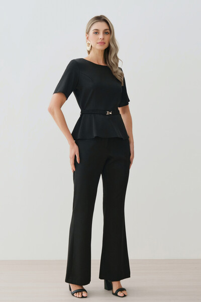 Foto Conjunto de Blusa Crop Peplum Recorte Cinto Gold e Calça Flare Recorte